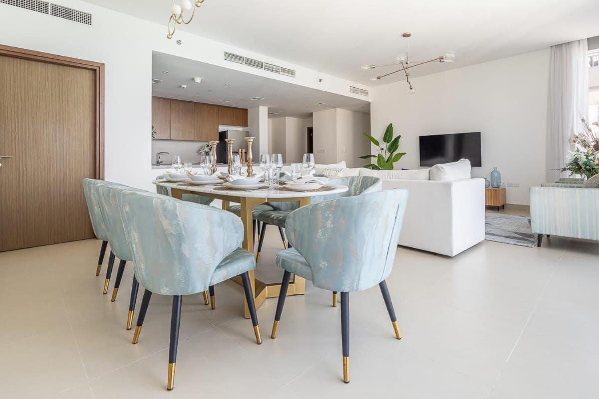 Frank Porter - 5242 Emaar Tower Apartment Dubai