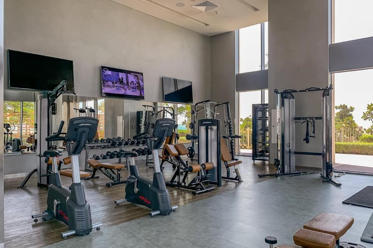 Frank Porter - 5242 Emaar Tower Apartment Dubai