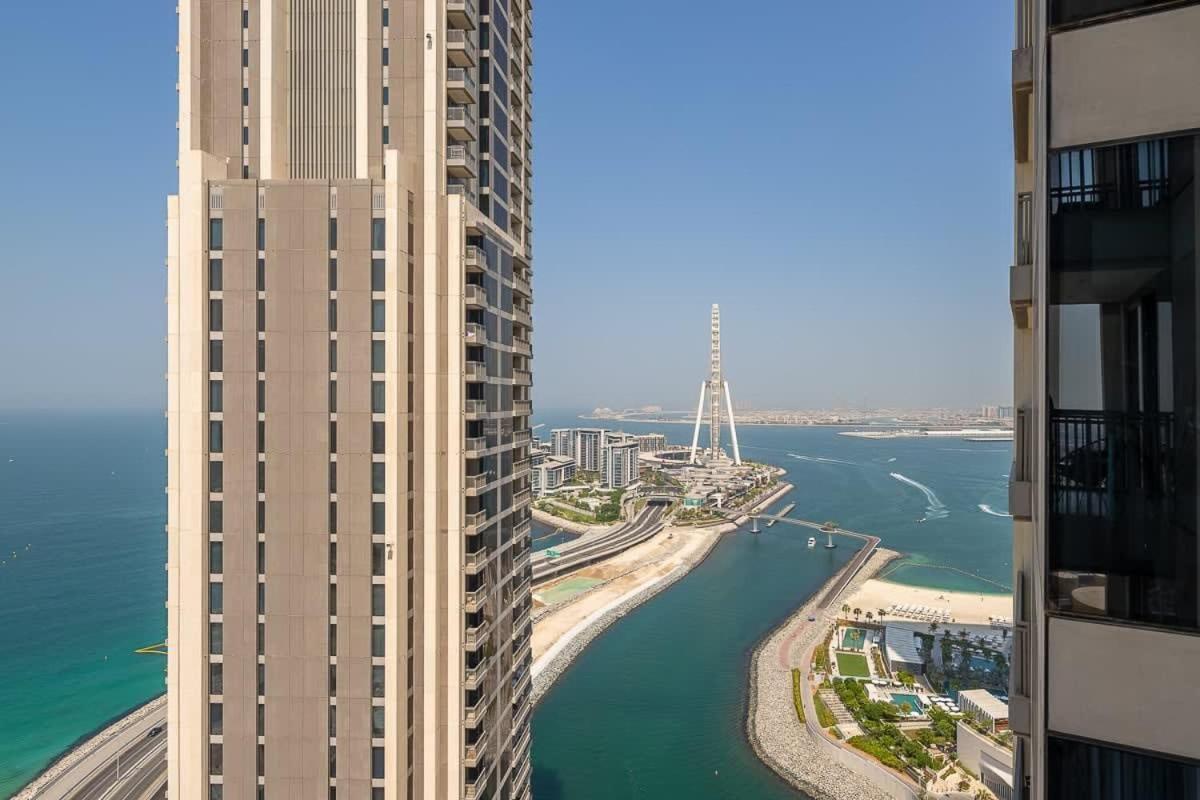 Frank Porter - 5242 Emaar Tower Apartment